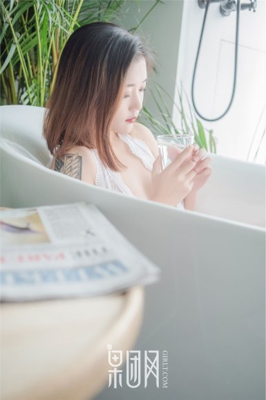 傅园慧爆冷:想扇自己两耳光 感觉被人拿刀砍掉双腿_kaiyun·开云（中国）官方网站(图1)